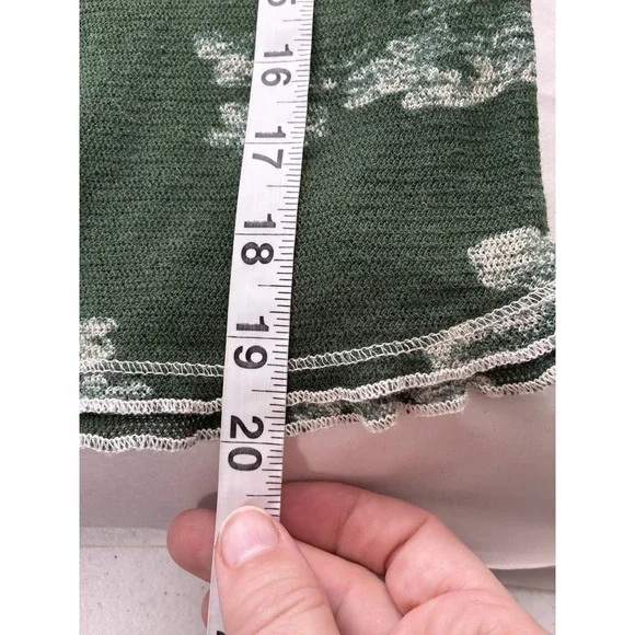 Free People Garner Long Sleeve Top Sz M Green  True To Size Lightweight - Picture 6 of 7